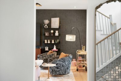 Grote prints veroveren je bank, stoel en tapijt